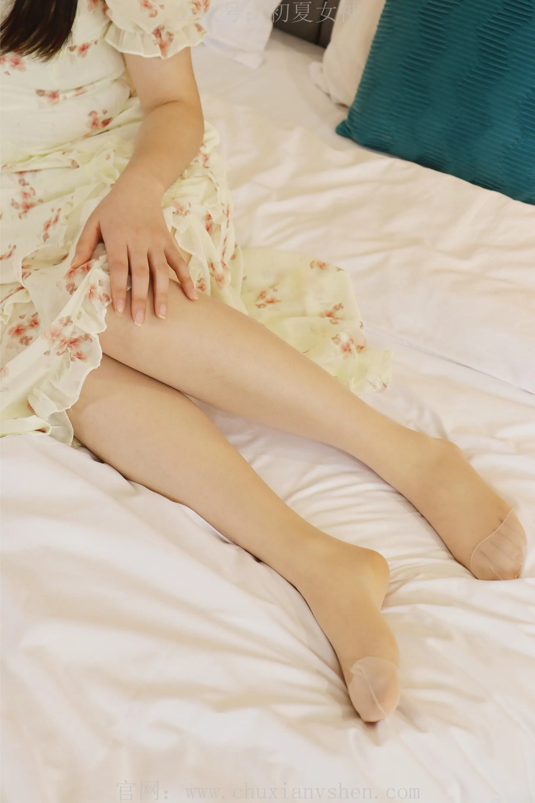 初夏女神 NO.011 水吉 2023款春季S码连衣裙搭错了鞋 [90P]插图6